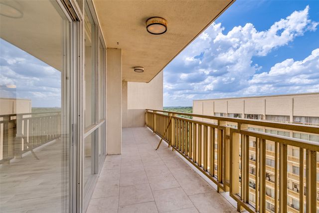 6211 W Northwest Highway 1004, Dallas, TX 75225