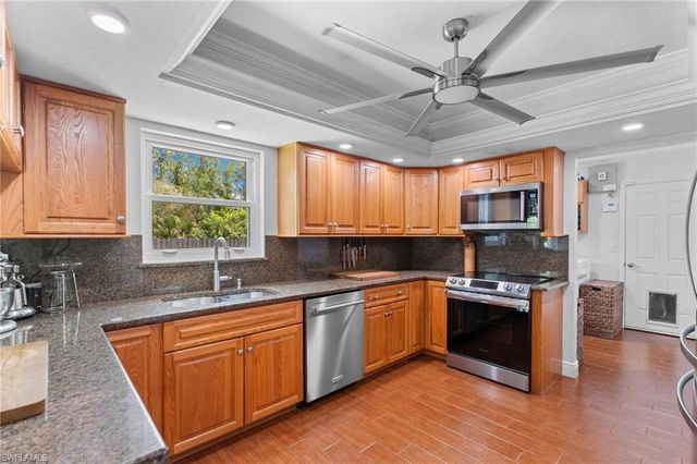 201 Perkins DR, Naples, FL 34119