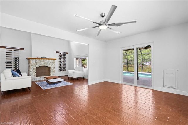 201 Perkins DR, Naples, FL 34119