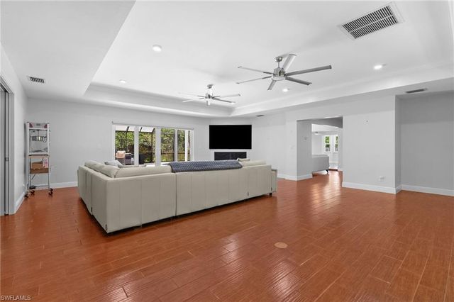 201 Perkins DR, Naples, FL 34119