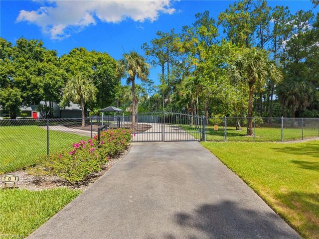 201 Perkins DR, Naples, FL 34119