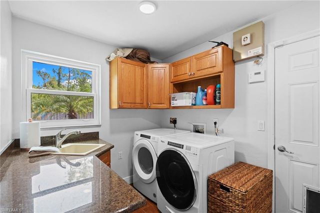 201 Perkins DR, Naples, FL 34119