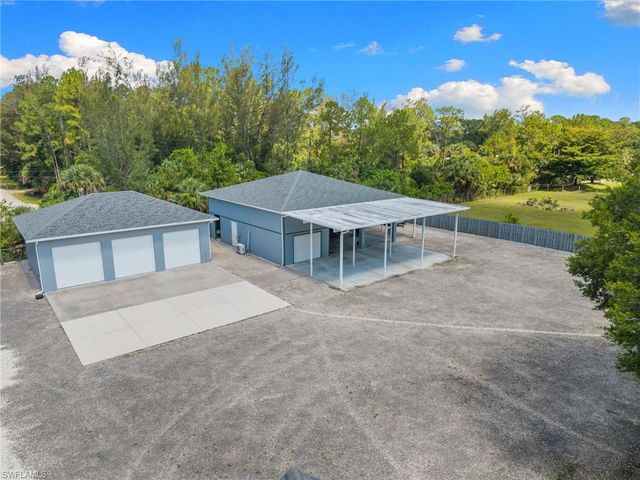 201 Perkins DR, Naples, FL 34119
