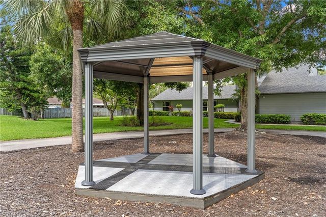 201 Perkins DR, Naples, FL 34119