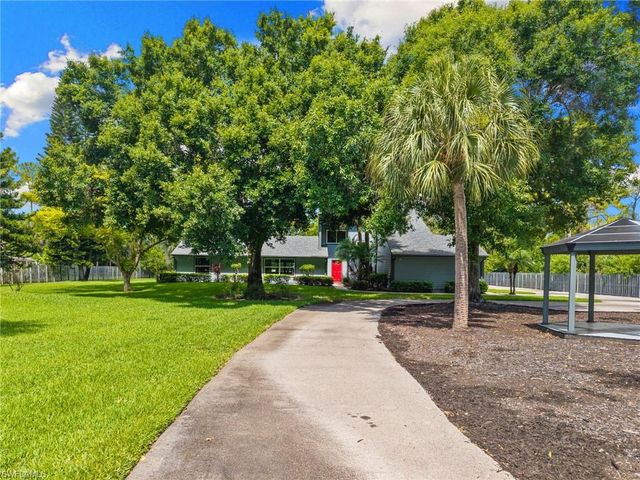 201 Perkins DR, Naples, FL 34119