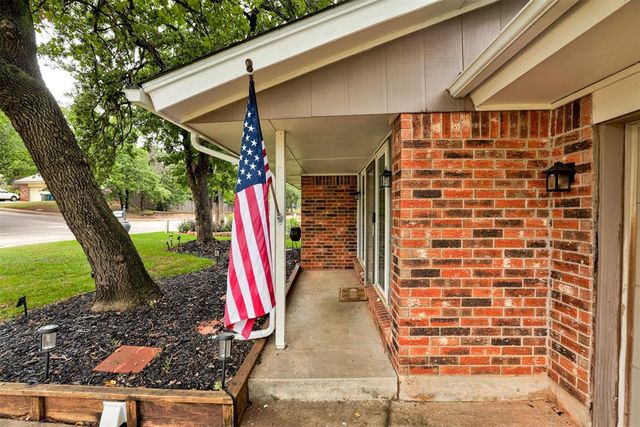 2004 Pine Oak Drive, Edmond, OK 73013