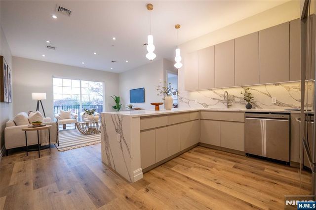 1722 Springfield 404, Maplewood, NJ 07040