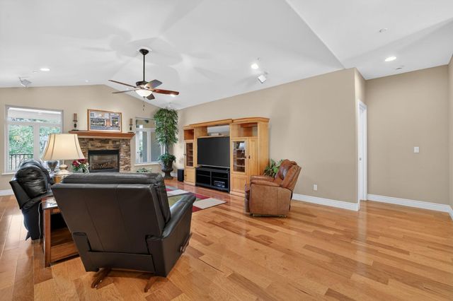 4554 Cross Creek Rd, Cool, CA 95614