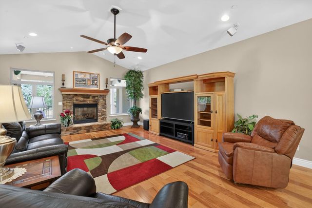 4554 Cross Creek Rd, Cool, CA 95614