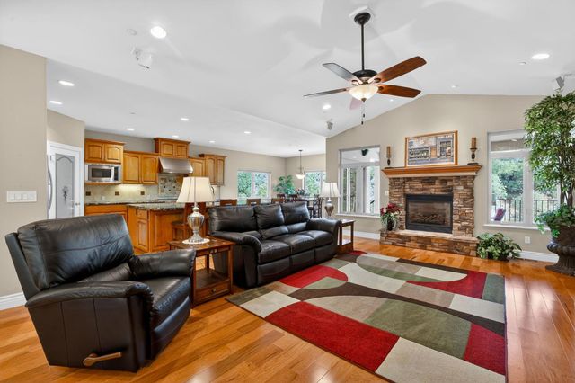 4554 Cross Creek Rd, Cool, CA 95614