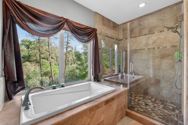 4554 Cross Creek Rd, Cool, CA 95614