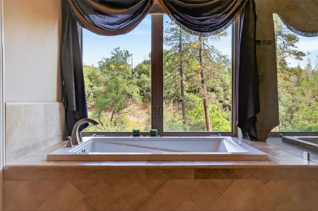 4554 Cross Creek Rd, Cool, CA 95614