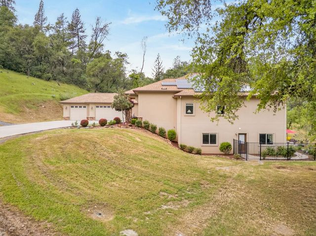 4554 Cross Creek Rd, Cool, CA 95614