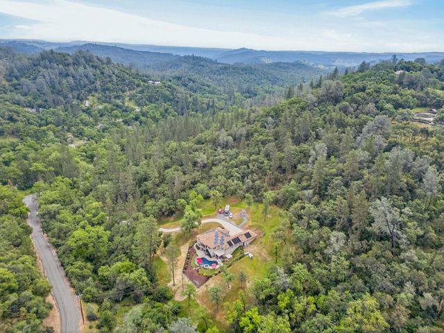 4554 Cross Creek Rd, Cool, CA 95614