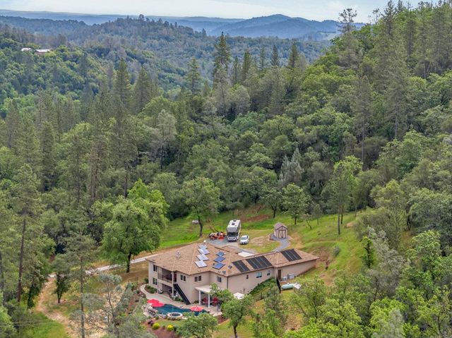 4554 Cross Creek Rd, Cool, CA 95614