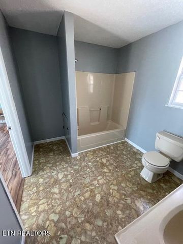 125 Walnut Lane, Oneida, TN 37841