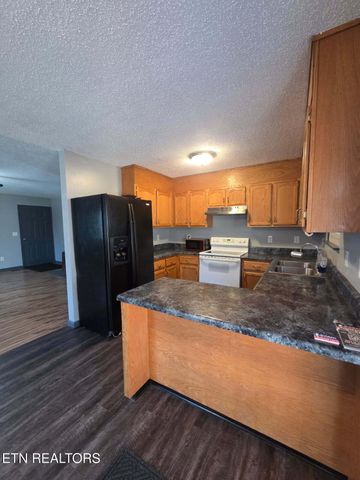 125 Walnut Lane, Oneida, TN 37841