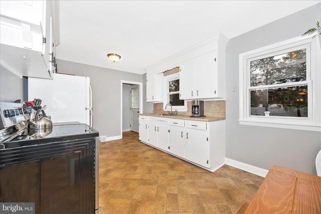 9711 CHAPELWOOD LN, Hagerstown, MD 21740