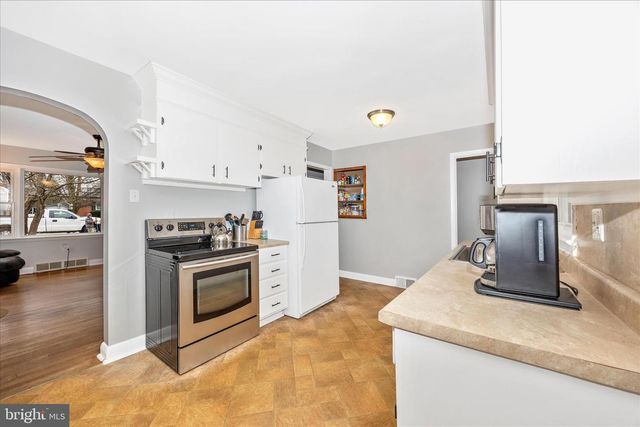 9711 CHAPELWOOD LN, Hagerstown, MD 21740