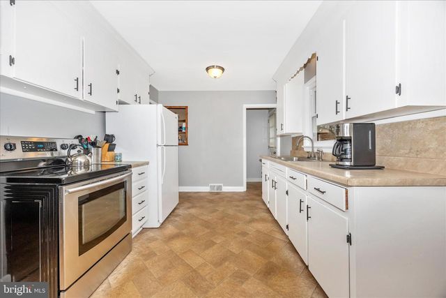 9711 CHAPELWOOD LN, Hagerstown, MD 21740