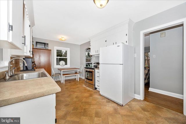 9711 CHAPELWOOD LN, Hagerstown, MD 21740