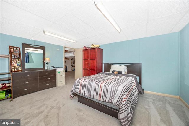 9711 CHAPELWOOD LN, Hagerstown, MD 21740