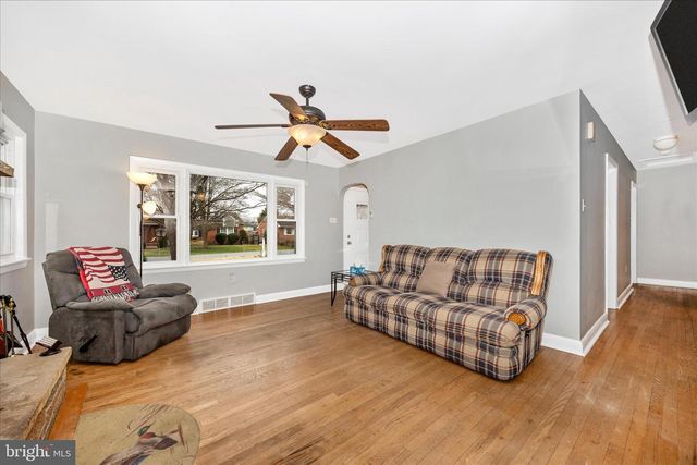 9711 CHAPELWOOD LN, Hagerstown, MD 21740