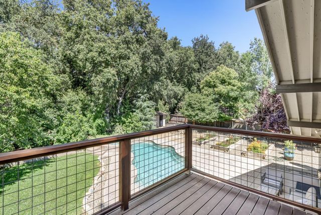 6481 Lake Park Dr, Sacramento, CA 95831