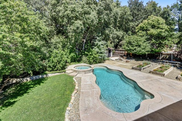 6481 Lake Park Dr, Sacramento, CA 95831
