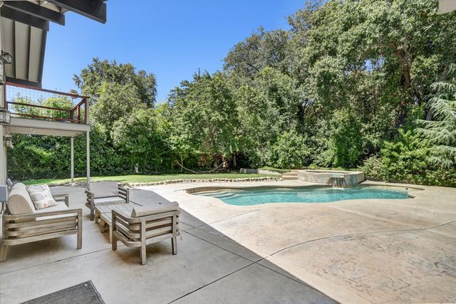 6481 Lake Park Dr, Sacramento, CA 95831