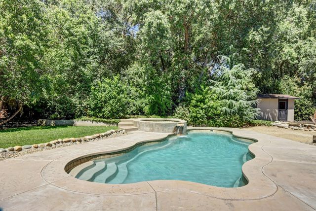 6481 Lake Park Dr, Sacramento, CA 95831