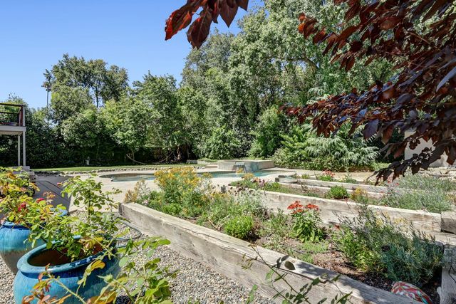 6481 Lake Park Dr, Sacramento, CA 95831