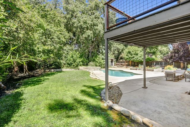 6481 Lake Park Dr, Sacramento, CA 95831