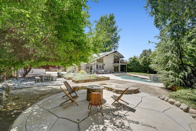 6481 Lake Park Dr, Sacramento, CA 95831