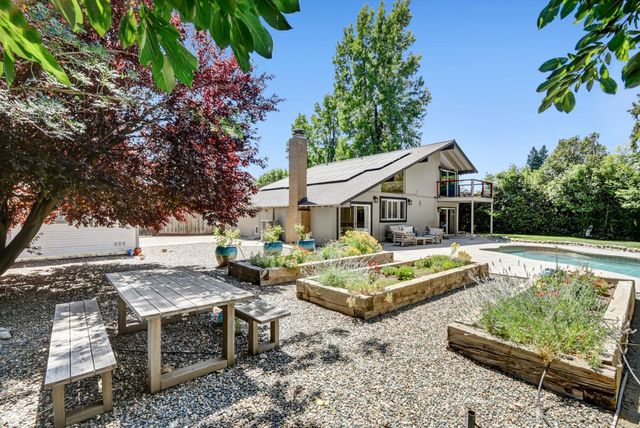 6481 Lake Park Dr, Sacramento, CA 95831