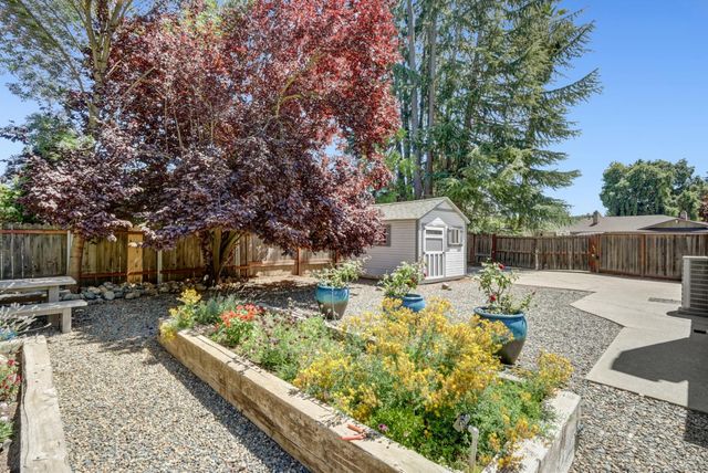 6481 Lake Park Dr, Sacramento, CA 95831