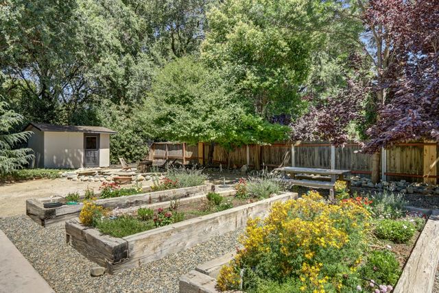 6481 Lake Park Dr, Sacramento, CA 95831