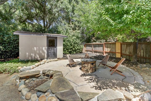 6481 Lake Park Dr, Sacramento, CA 95831