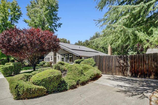6481 Lake Park Dr, Sacramento, CA 95831