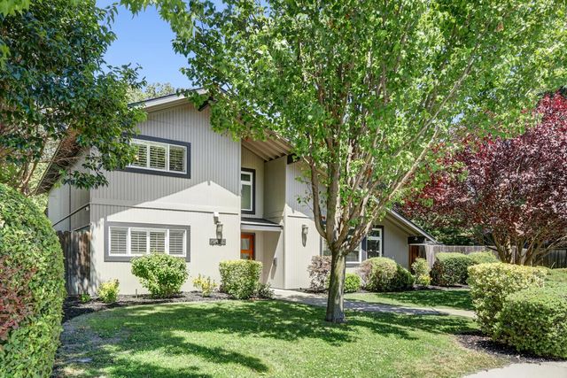 6481 Lake Park Dr, Sacramento, CA 95831