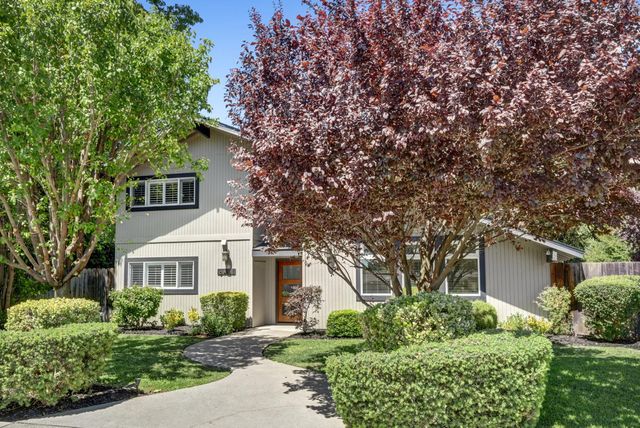 6481 Lake Park Dr, Sacramento, CA 95831