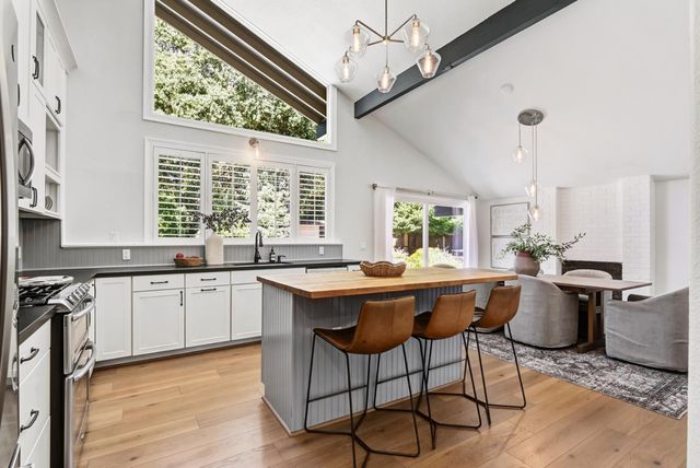 6481 Lake Park Dr, Sacramento, CA 95831