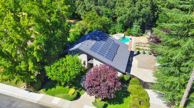 6481 Lake Park Dr, Sacramento, CA 95831
