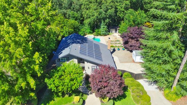 6481 Lake Park Dr, Sacramento, CA 95831