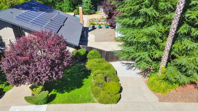 6481 Lake Park Dr, Sacramento, CA 95831