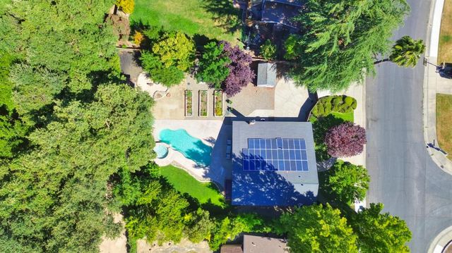 6481 Lake Park Dr, Sacramento, CA 95831