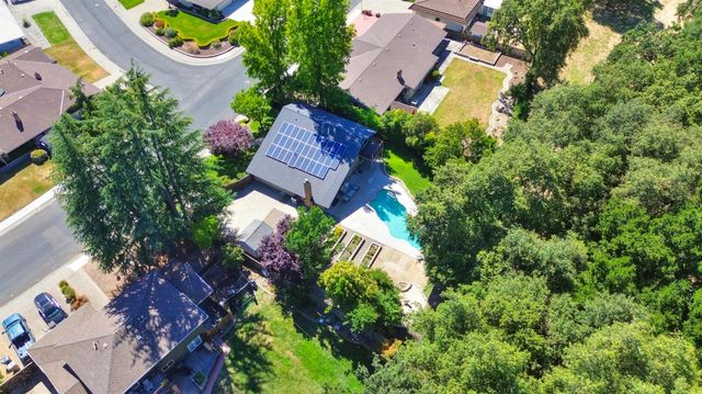 6481 Lake Park Dr, Sacramento, CA 95831