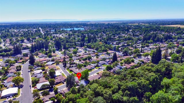 6481 Lake Park Dr, Sacramento, CA 95831