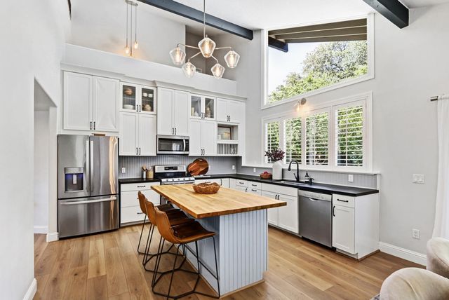 6481 Lake Park Dr, Sacramento, CA 95831