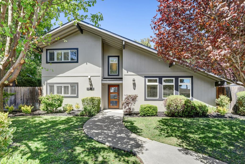6481 Lake Park Dr, Sacramento, CA 95831